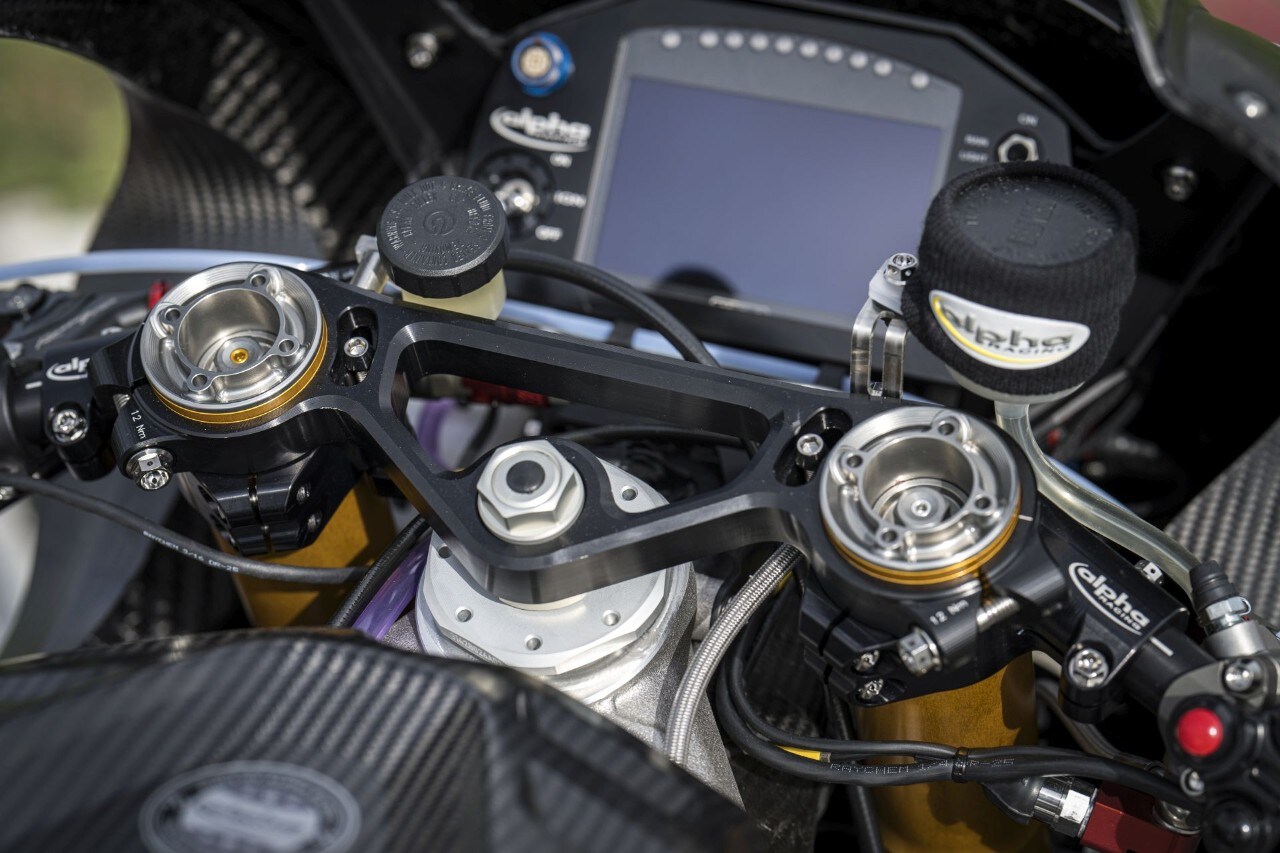 DueruoteTG #238 - Abbiamo guidato in pista la BMW che corre in SBK! 